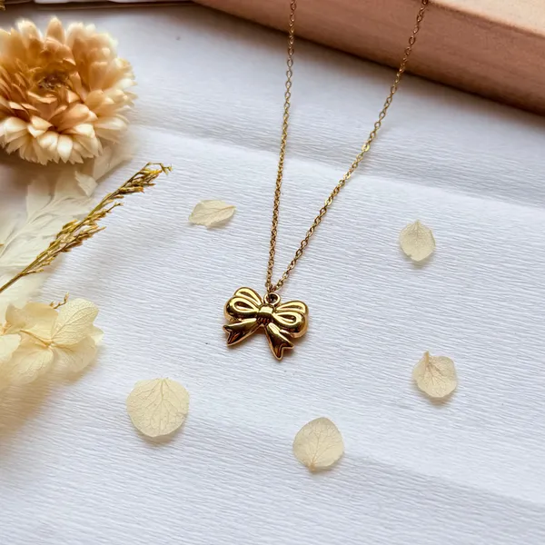 Gold_Stylish_Anti_Tarnish_Bow_Locket